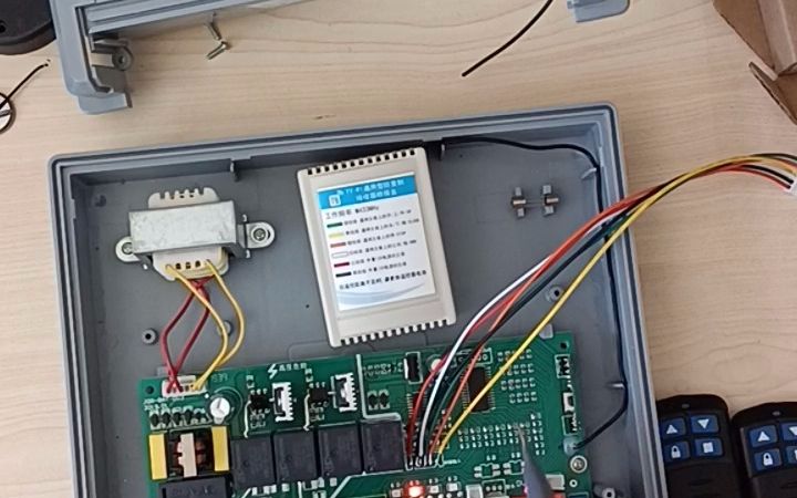 TY R1通用型防復(fù)制接收器轉(zhuǎn)接盒接線奇升qisheng電動伸縮門無軌控制器主板工廠大門齊升雙電機(jī)控制盒操作之四